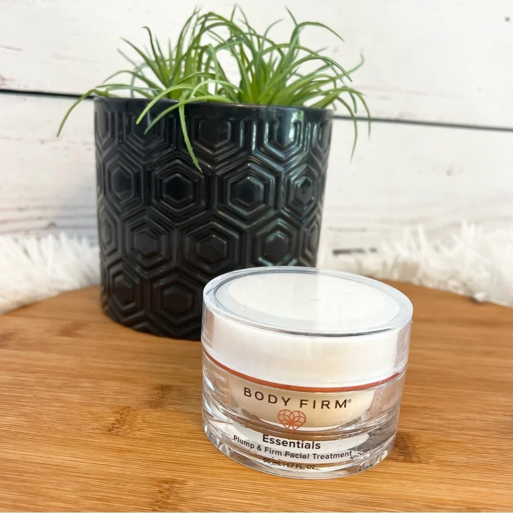 Body Firm Essentials Plump & Firm Facial Treatment - NEW Factory Sealed